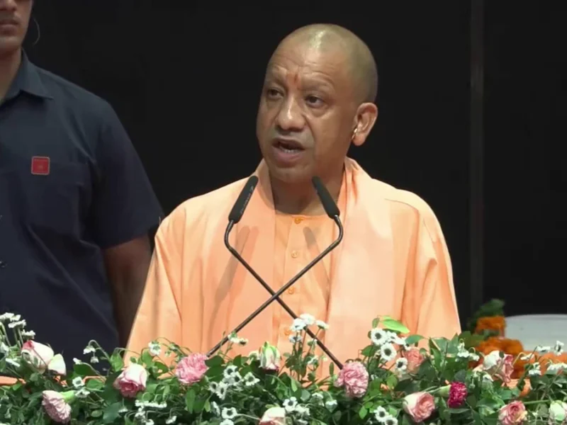 मुख्यमंत्री योगी आदित्यनाथ का बड़ा फैसला: आउटसोर्स कर्मियों का मानदेय दोगुना तक बढ़ा, कंपनी नहीं कर सकेगी वेतन में कटौती