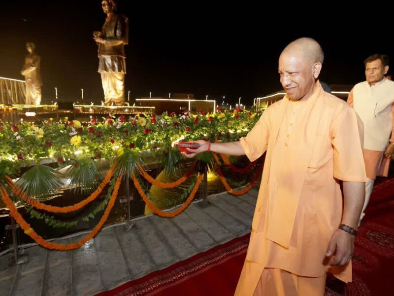 CM योगी ‘आशीर्वाद का दीया’ कार्यक्रम में हुए शामिल, पीएम मोदी के जन्मदिन पर लिए चार संकल्प