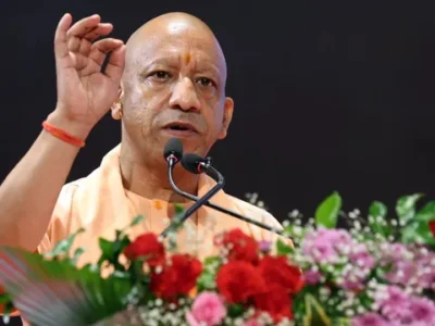 ‘पिछली सरकारों में नहीं मिला ऐसा लाभ’, सीएम योगी से टूलकिट और चेक पाकर गदगद हुए यूपी के कामगार