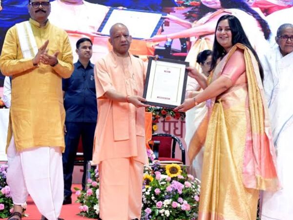 यूपी के माध्यमिक विद्यालयों को मिले 3567 नए शिक्षक और प्रधानाचार्य, CM योगी ने सौंपे नियुक्ति पत्र