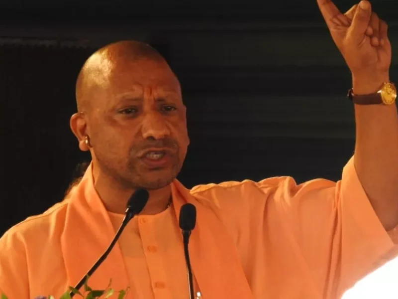 CM योगी ने नई पीढ़ी को दिया संदेश, कहा “ग्लोबल और तकनीक से लैस बनें लेकिन अपनी जड़ों से जुड़े रहें….