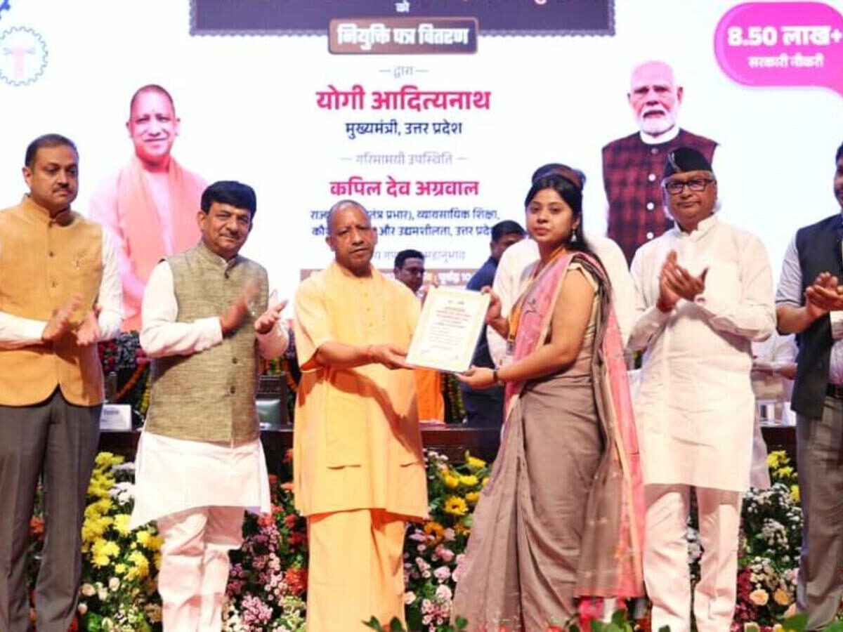 UP में अगले 6 महीने में 1 लाख युवाओं को मिलेगी सरकारी नौकरी, सीएम योगी का बड़ा ऐलान, सैफई सिंडिकेट पर तंज