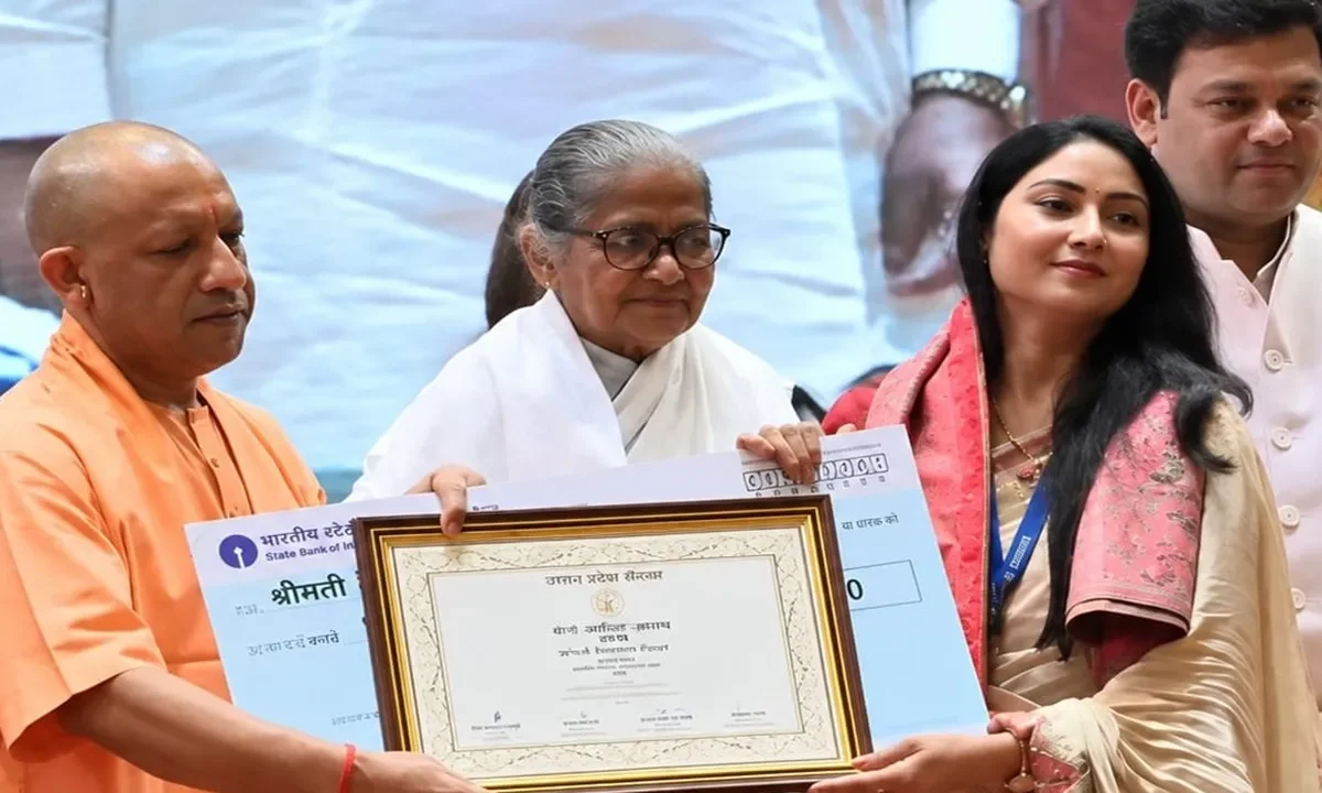वेलेंटिना योगी आदित्यनाथ