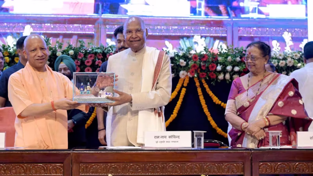 रामनाथ कोविन्द ने की CM योगी की तारीफ़, कहा योगी सरकार का विकास, सुरक्षा और सुशासन पर जोर रामनाथ कोविन्द ने की CM योगी की तारीफ़, कहा योगी सरकार का विकास, सुरक्षा और सुशासन पर जोर