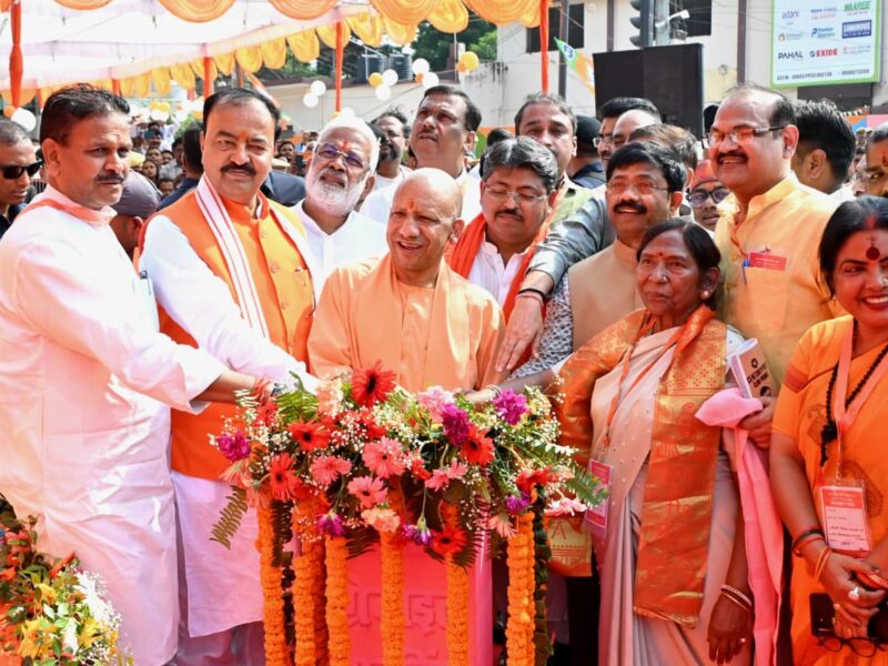 मुख्यमंत्री योगी आदित्यनाथ ने स्वतंत्रता संग्राम सेनानी, संविधान सभा के सदस्य व पूर्व सांसद मसुरियादीन पासी की प्रतिमा का किया अनावरण